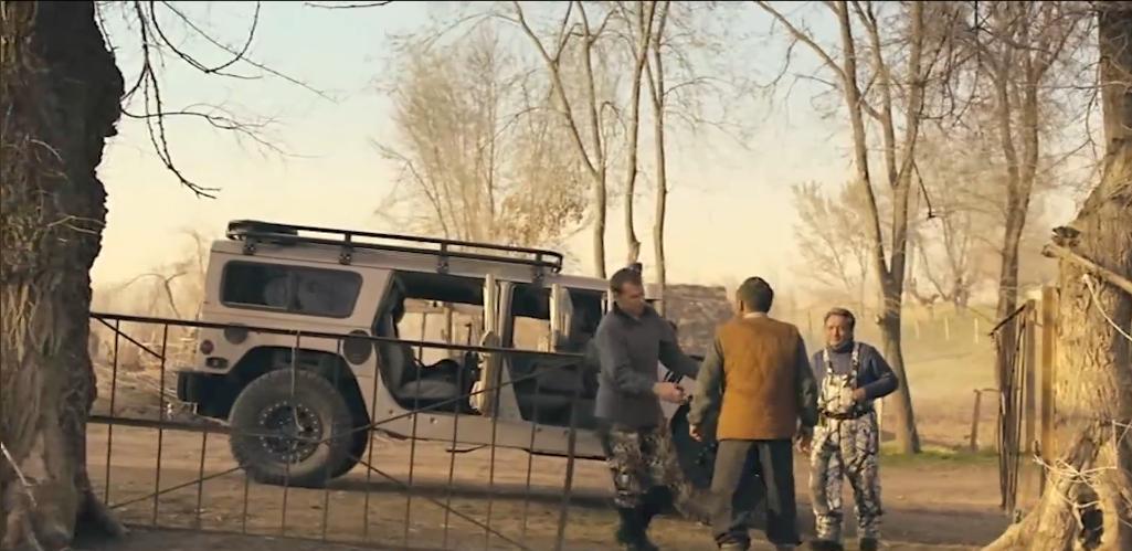 75岁老头被狼群追杀徒手大战狼群,放羊老汉遭遇狼群