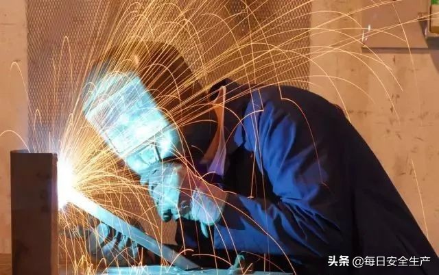 实用班组安全手册人手一份最全版,班组安全手册