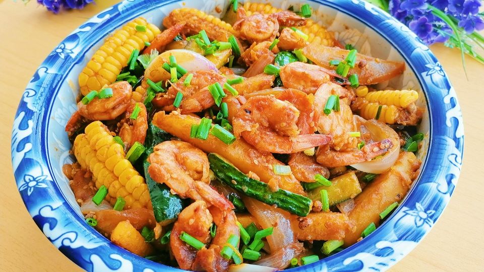 30一斤的虾给孩子做干锅虾,适合做给孩子们的美食虾