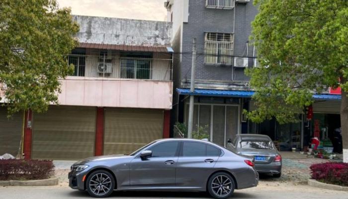 2020款宝马320lim运动,喜提2022款宝马320li炭黑