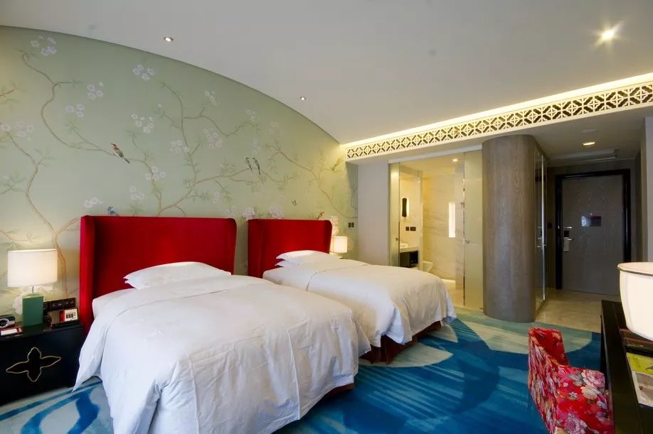 泰州华侨城温泉奥思廷酒店399元起，高级房，泡温泉，体验高尔夫