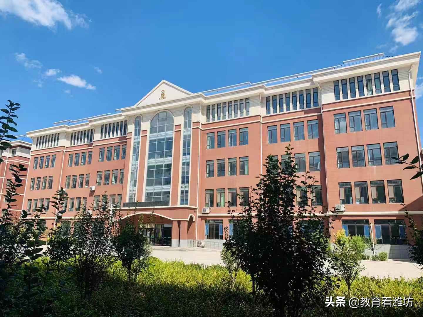 潍坊市潍城区枫叶国际学校,潍坊枫叶国际学校升国旗仪式