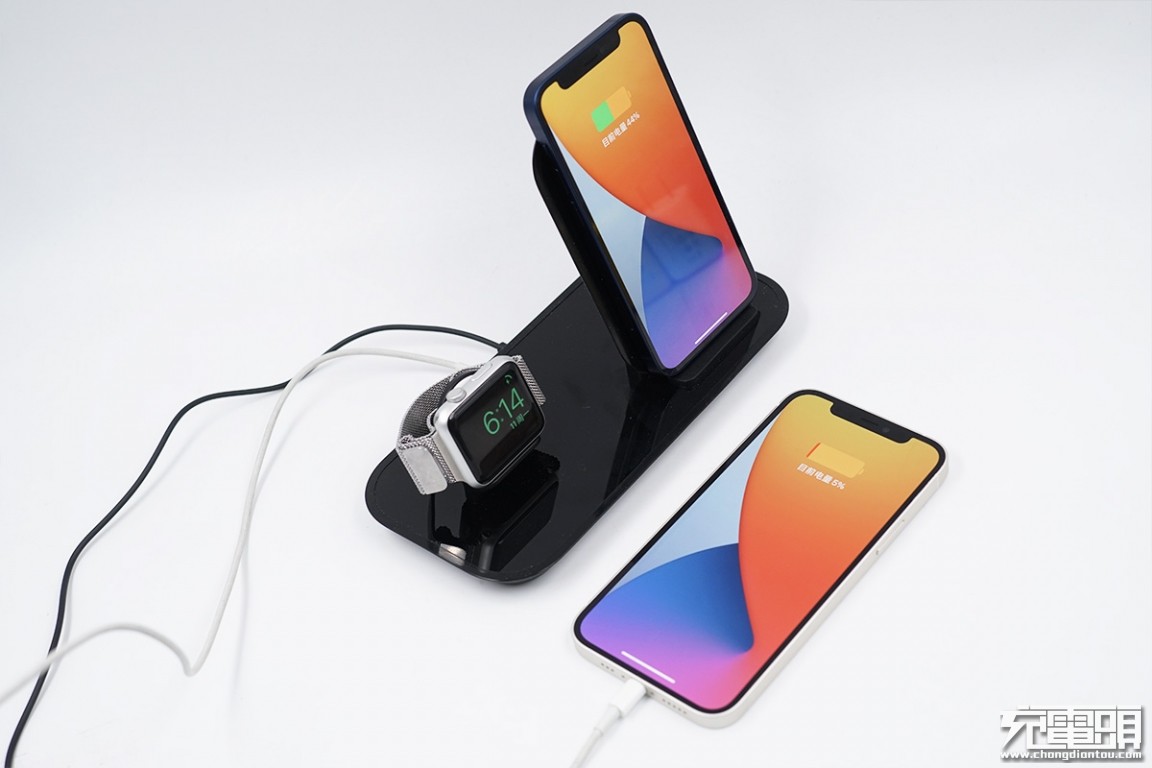 mophie二合一无线充电底座,mophie推出四合一无线充电器