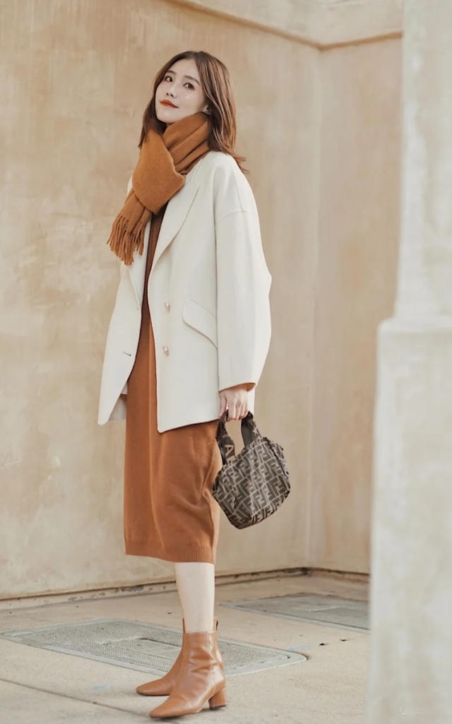 搭配大衣的修身显瘦长裙,黑色呢大衣长裙显瘦穿搭