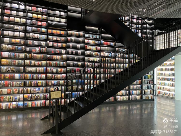 古老的前门大街,重新修缮过的前门大街的夜晚风情