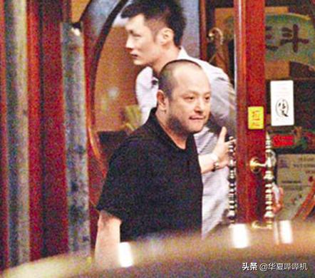 腼腆富豪追求女生,低调富豪与拜金女相亲视频