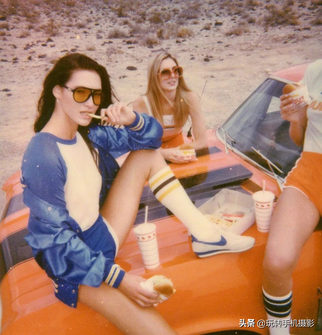 室内泳池闺蜜拍照姿势,多个闺蜜拍照姿势大全