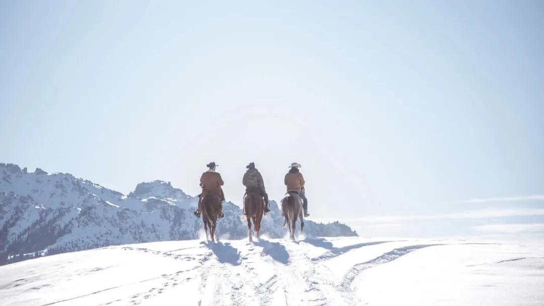 最适合改装的越野房车,三个90后开民宿