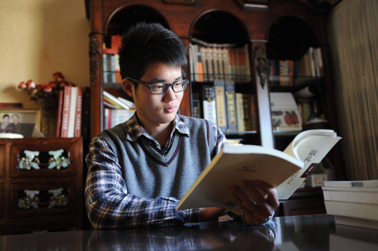 你怎样看待北大硕士毕业卖米粉,董明珠怼北大硕士卖米粉完整