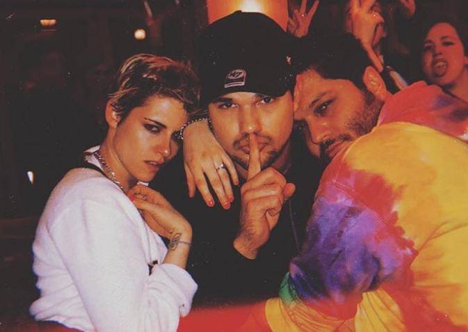 《暮光之城》里的他10年后大变样！27岁生日“暮光女”到场