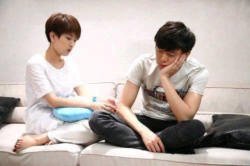 男人30多岁还没有结婚,要么开心豁达自由自在,要么唉声叹气