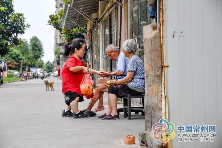 身高不足1米！常州这位“小人物”，养老服务中心的快乐天使