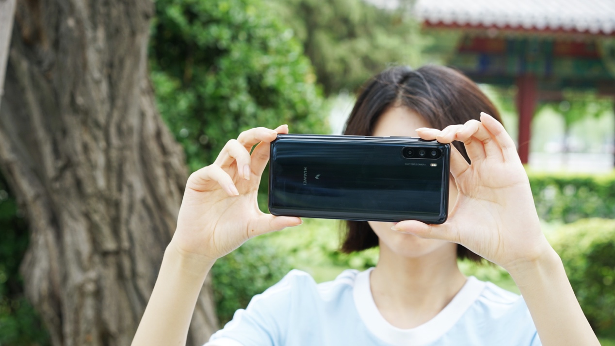 华为麦芒9上手：5G+6.8英寸+6400万高清摄影，后浪们的心头好