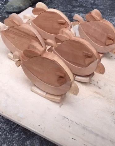 木制工艺品获央视点赞、手制包秒杀爱马仕、螳螂车羡煞万人……