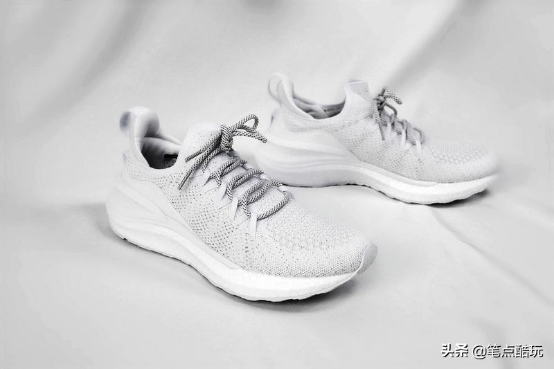 小米爆款运动鞋,小米运动鞋1-4代哪个好
