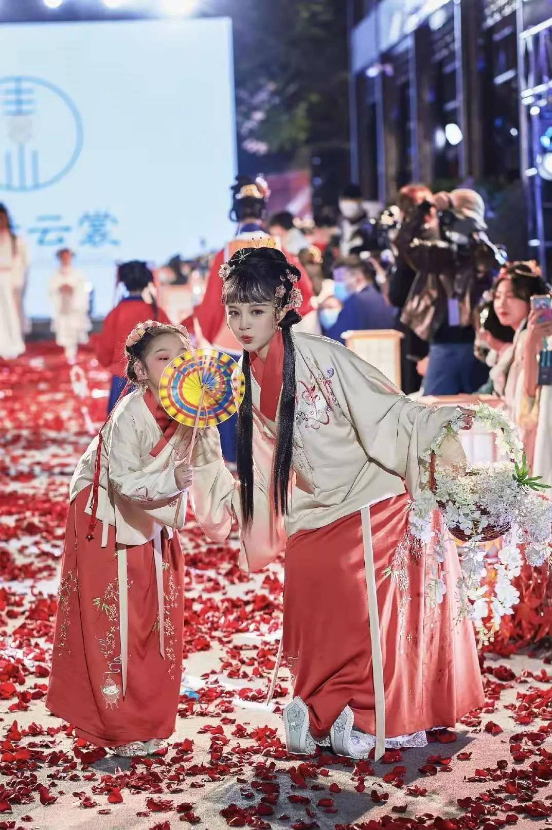 绱犳ⅵ褰掍簯浜插瓙姹夋湇,鎴愰兘绱犳ⅵ褰掍簯鍎跨姹夋湇