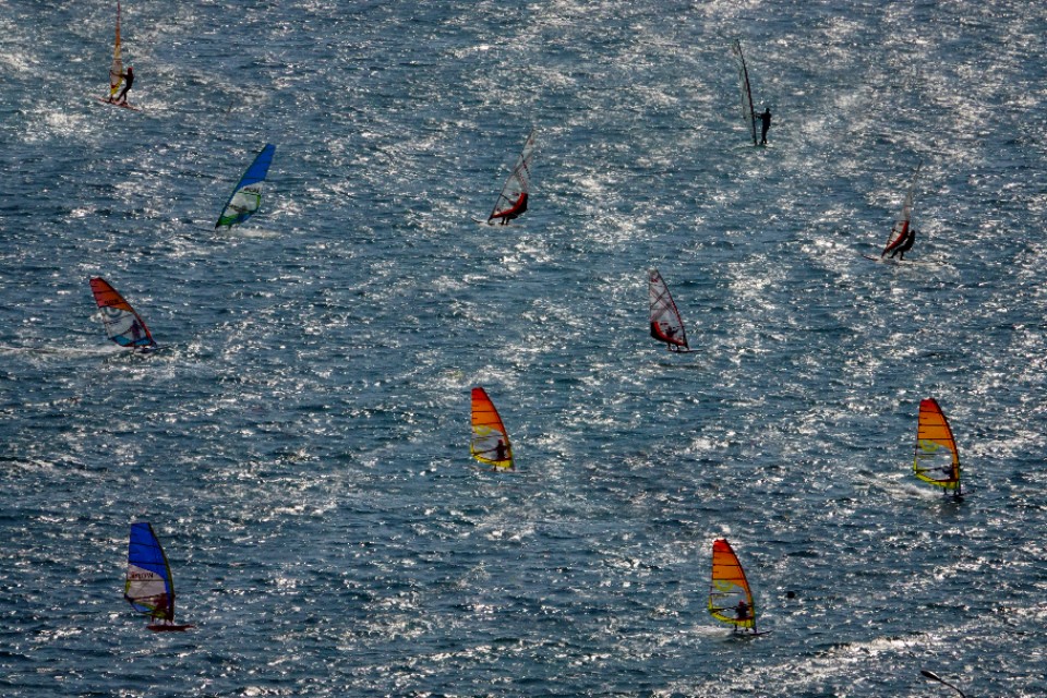 面朝大海春暖花开的背景音乐,面朝大海春暖花开歌曲