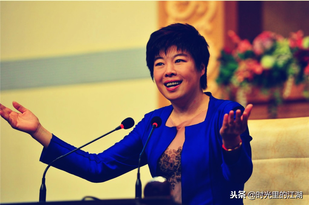 于丹毒鸡汤语录反鸡汤,于丹跌落神坛的底层逻辑