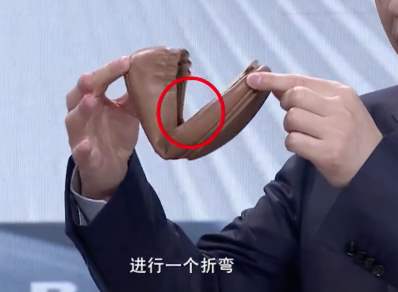 怎么选择适合自己脚型的鞋,怎样选一款适合自己脚型的鞋