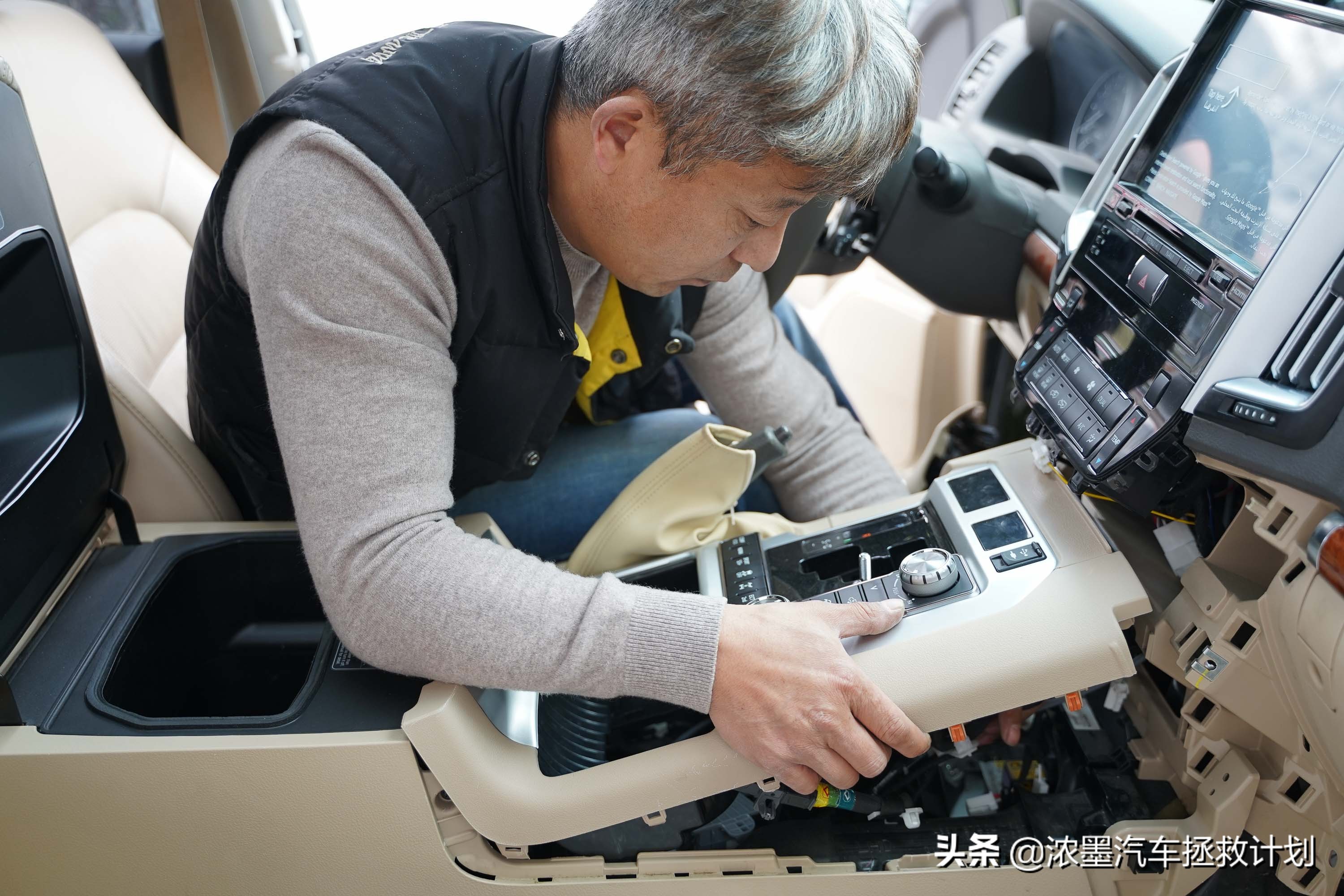 丰田霸道酷路泽带你翻山越岭,丰田兰德酷路泽低速4驱越野模式