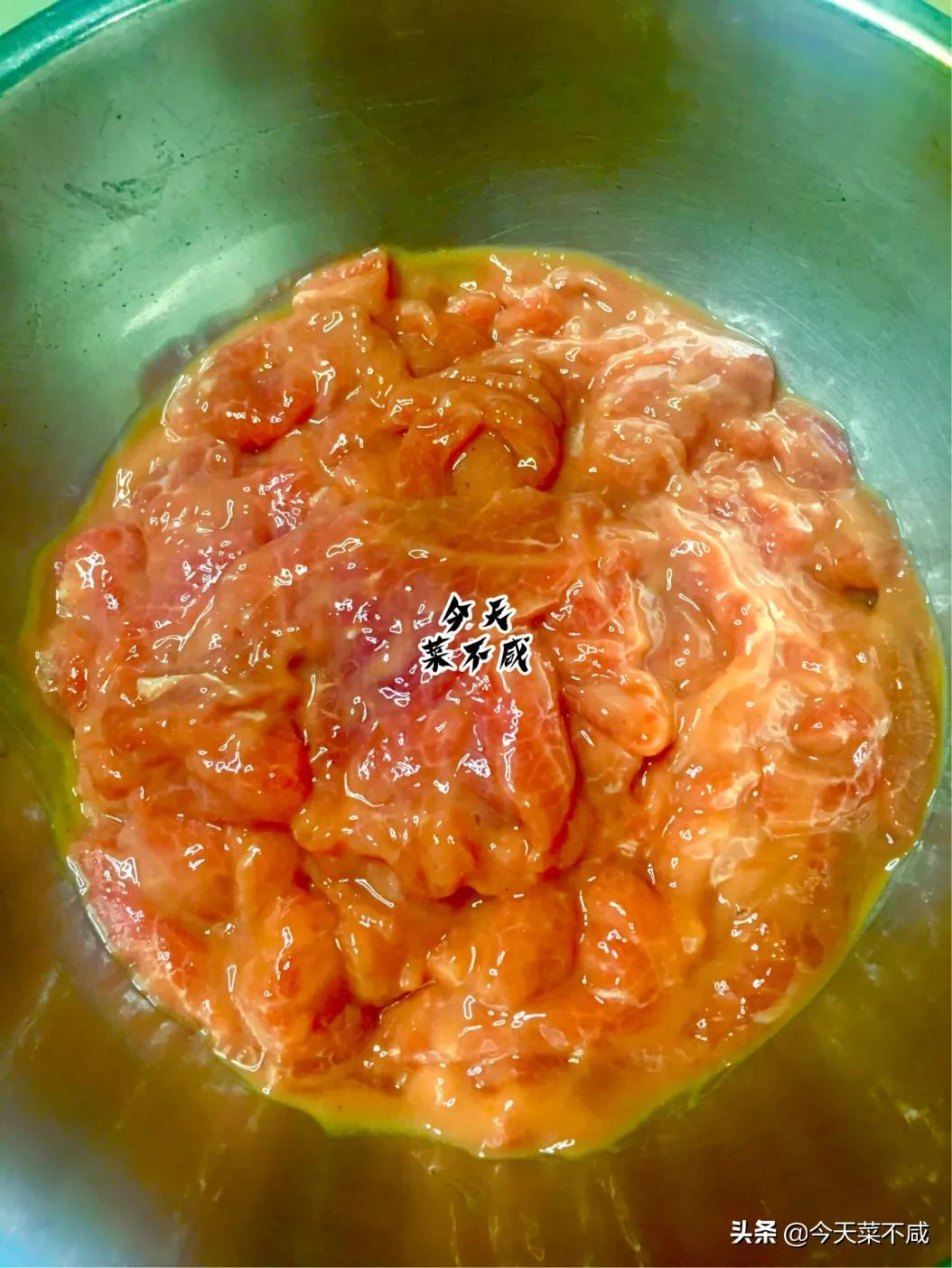 厨师长教你鸡肉、猪肉、牛肉的上浆秘籍，炒啥肉都鲜嫩爽滑还多汁