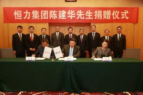 苏州首富*建华陈**:泥瓦匠起家直升机上下班