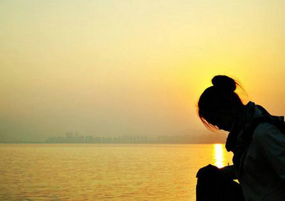 心理承受能力差很在意别人的看法,心理太敏感的人怎么调节自己