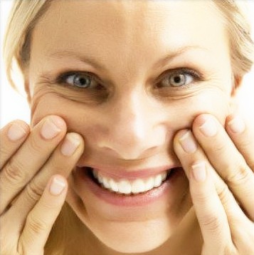 改善脸部下垂法令纹的按摩手法,消除法令纹和眼皱纹最佳按摩方法