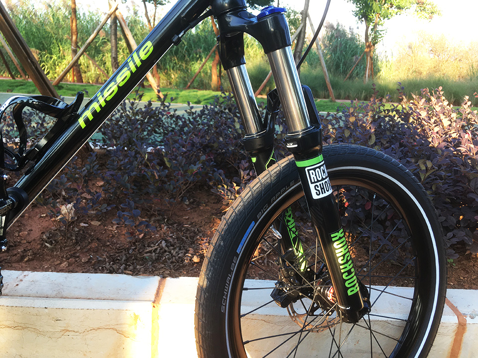 菜腿骑神车,菜腿玩山地车