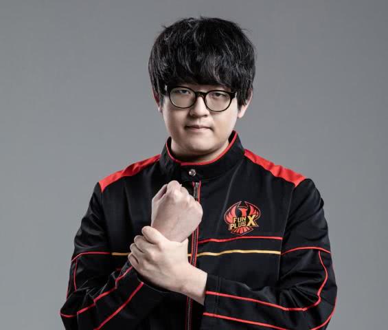 lwx选vn冠军皮肤为什么会被喷,lwxvn冠军皮肤摇花手