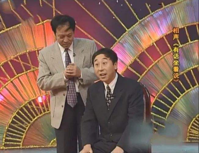 2000年春节联欢晚会牛群冯巩相声,牛群冯巩经典相声都是椅子惹的祸