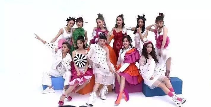 火箭少女正面照,火箭少女年轻照片