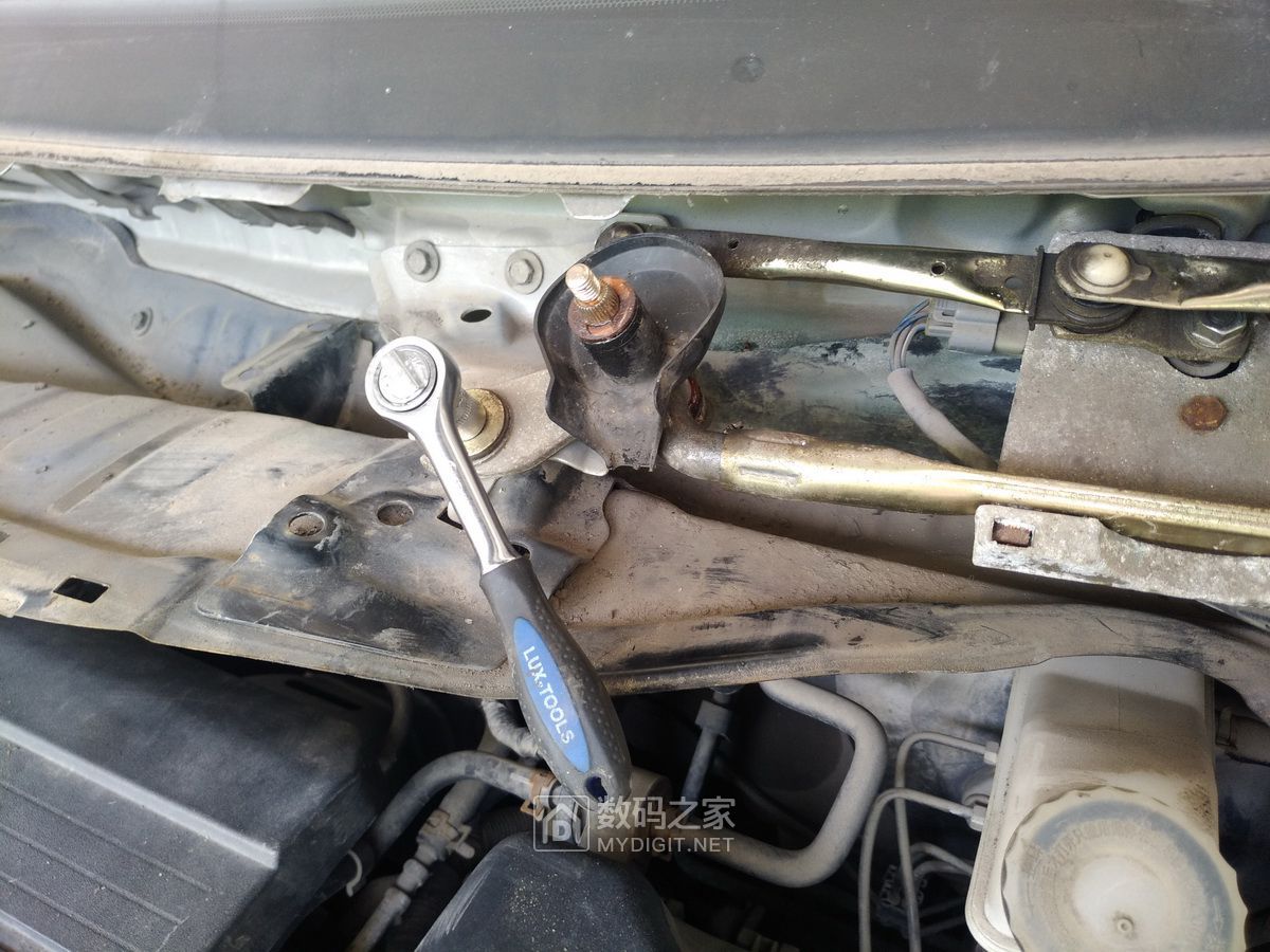 最老款长城c30怎么换雨刷,长城c30雨刷器喷嘴拆卸视频