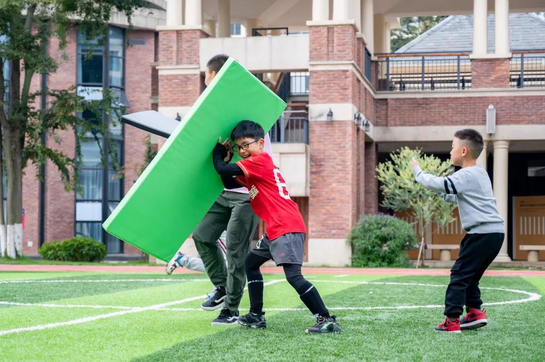 太拼了！为实现个性化教育，这所学校给学生开了100多门优能课