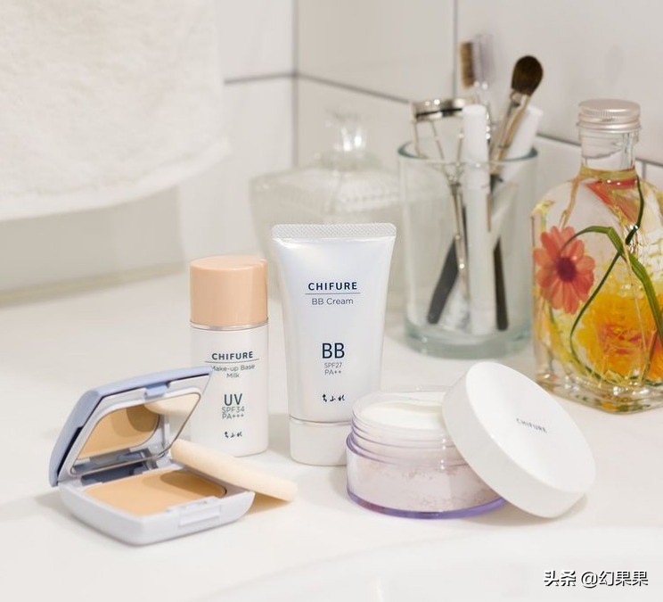 日系妆容必备彩妆有哪些,好气色简单妆容