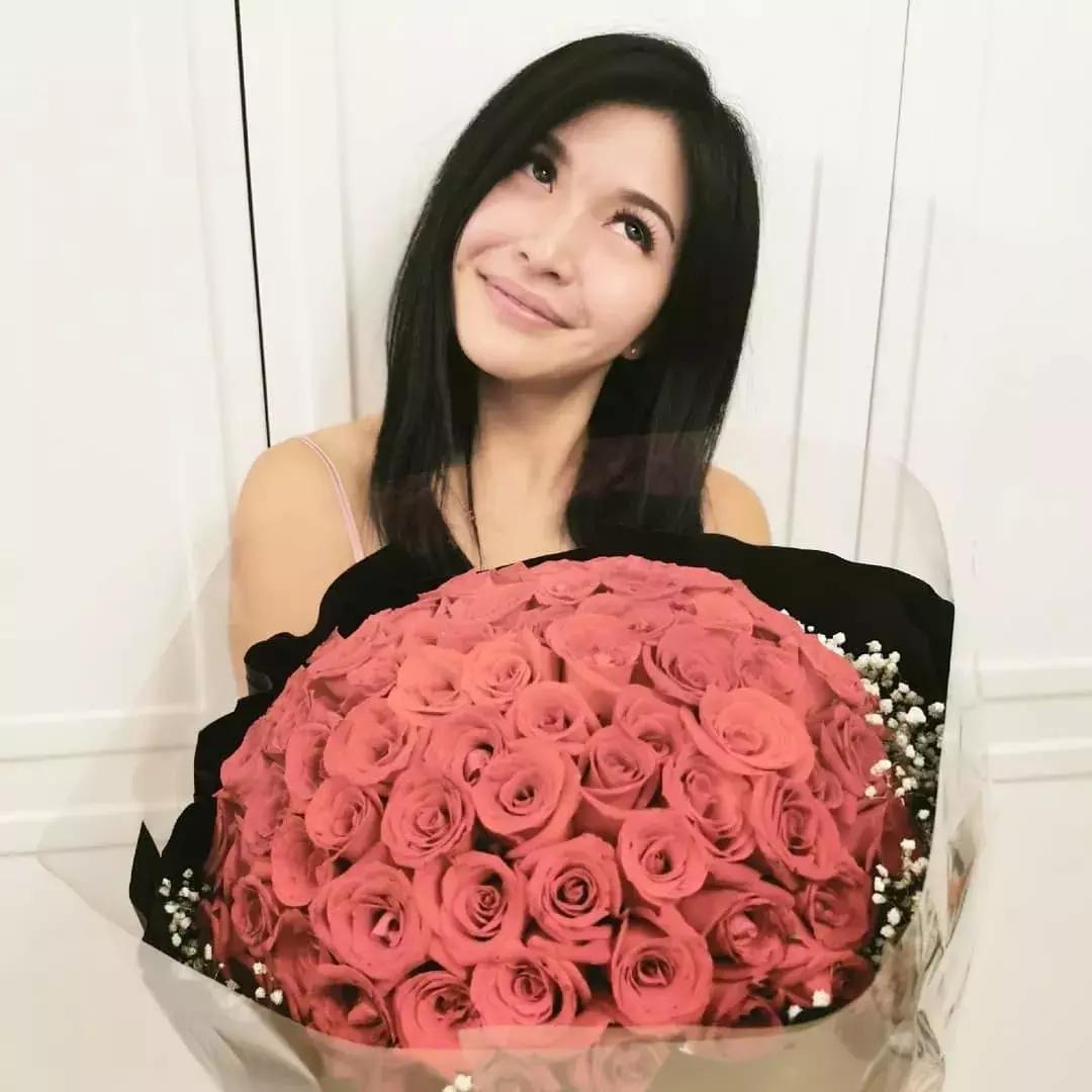 TVB“细龙太”28岁生日收三种玫瑰惊喜发文:雷珍妮被宠坏了