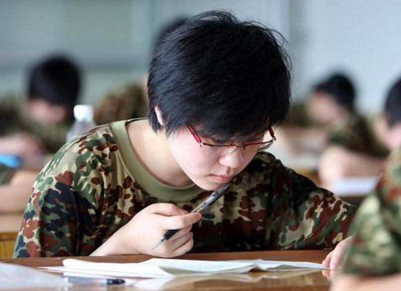 大学生当兵报名没选上会怎么样,大学生考军校没考上怎么办