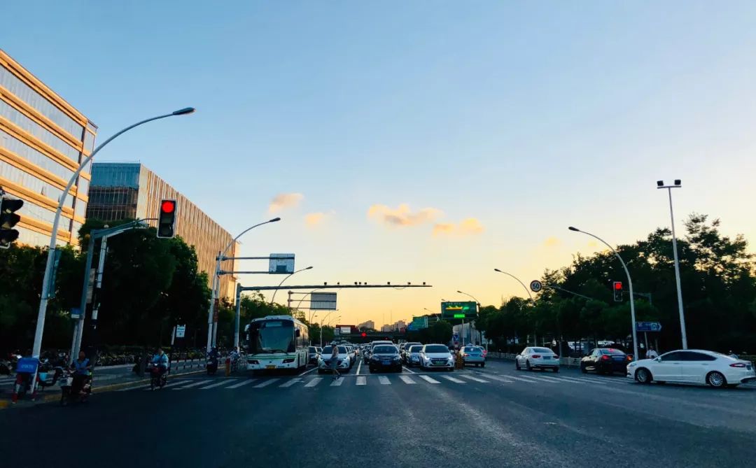 在机场睡觉24小时,在机场等待的6个小时