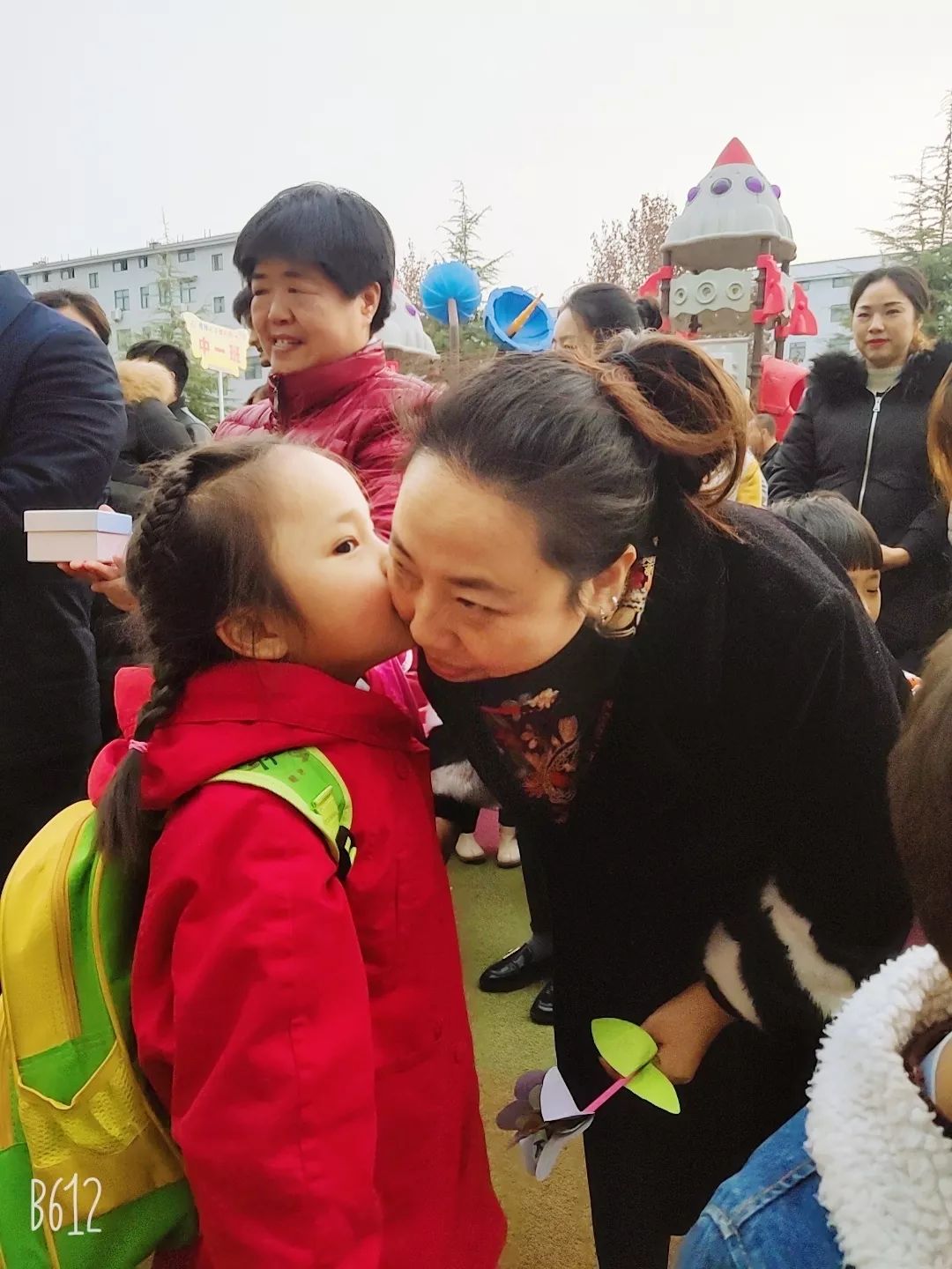 格林童话礼仪幼儿园,幼儿园感恩节特色活动美篇