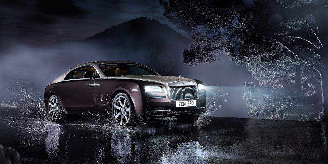 开车去加油站加油时需要注意什么,车进入加油站要注意什么