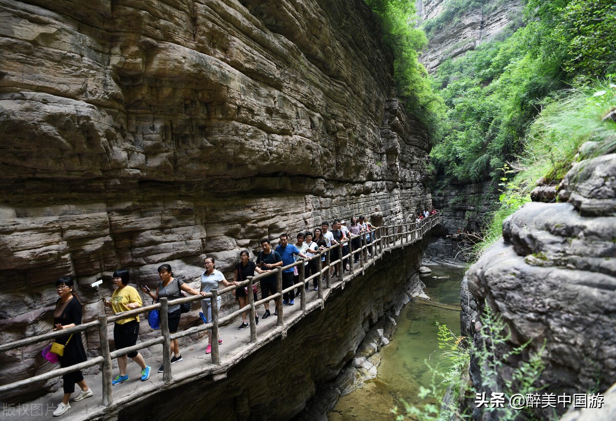 太行大峡谷苍翠欲滴,太行大峡谷风景区瀑布