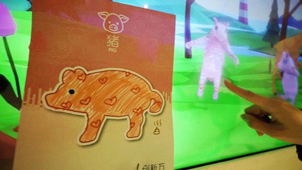 日夜不同科技感,春节潮玩创新方