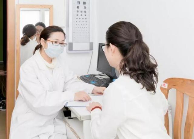 女性例假期出现各种问题的原因,女性月经异常有哪些症状