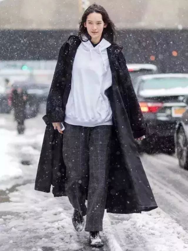 冬天的卫衣叠穿更时髦,连帽卫衣叠穿大法