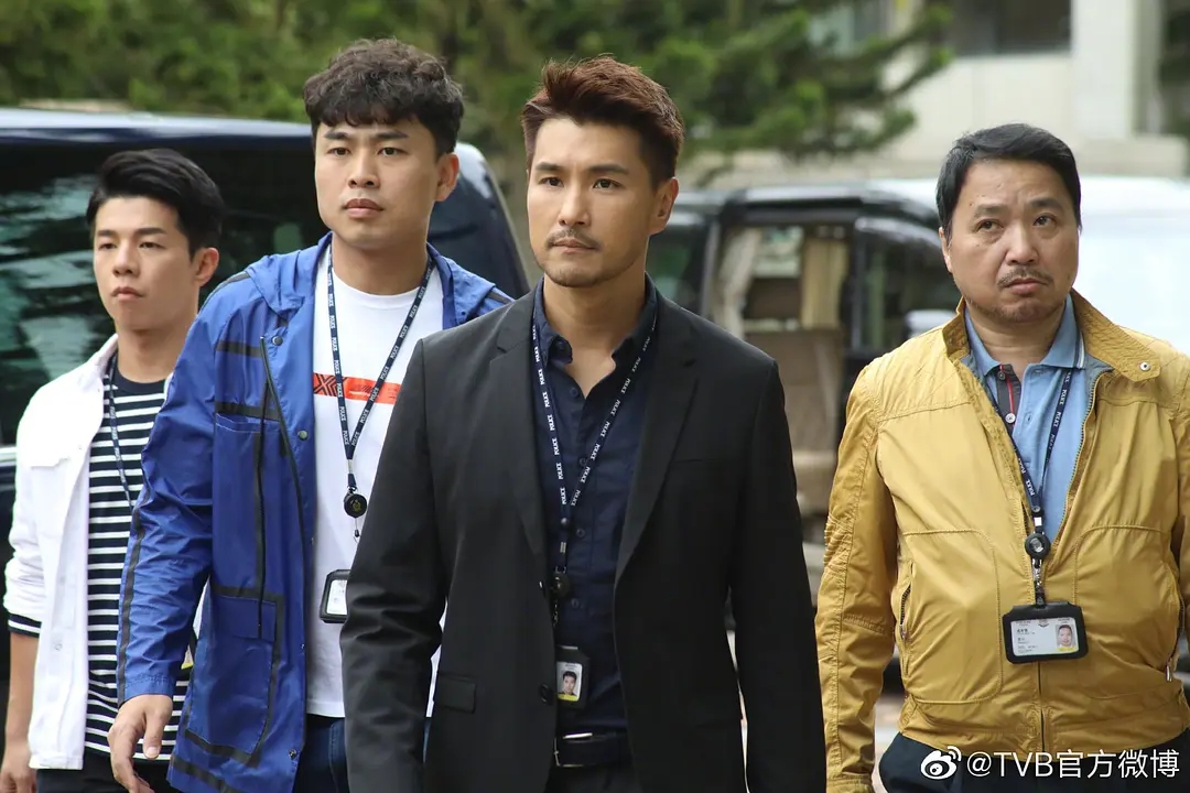 21年评分最高十部悬疑剧，《窥探》仅第4，《城市的边缘》进前3