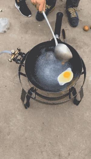 印度大爷徒手油锅炸薯条,印度大叔捕鱼完整视频