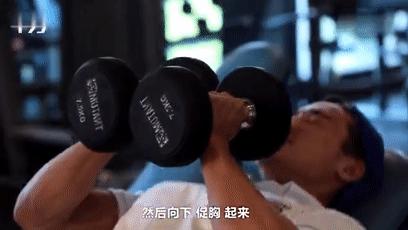 哑铃练胸肌上胸,哑铃练胸肌推胸