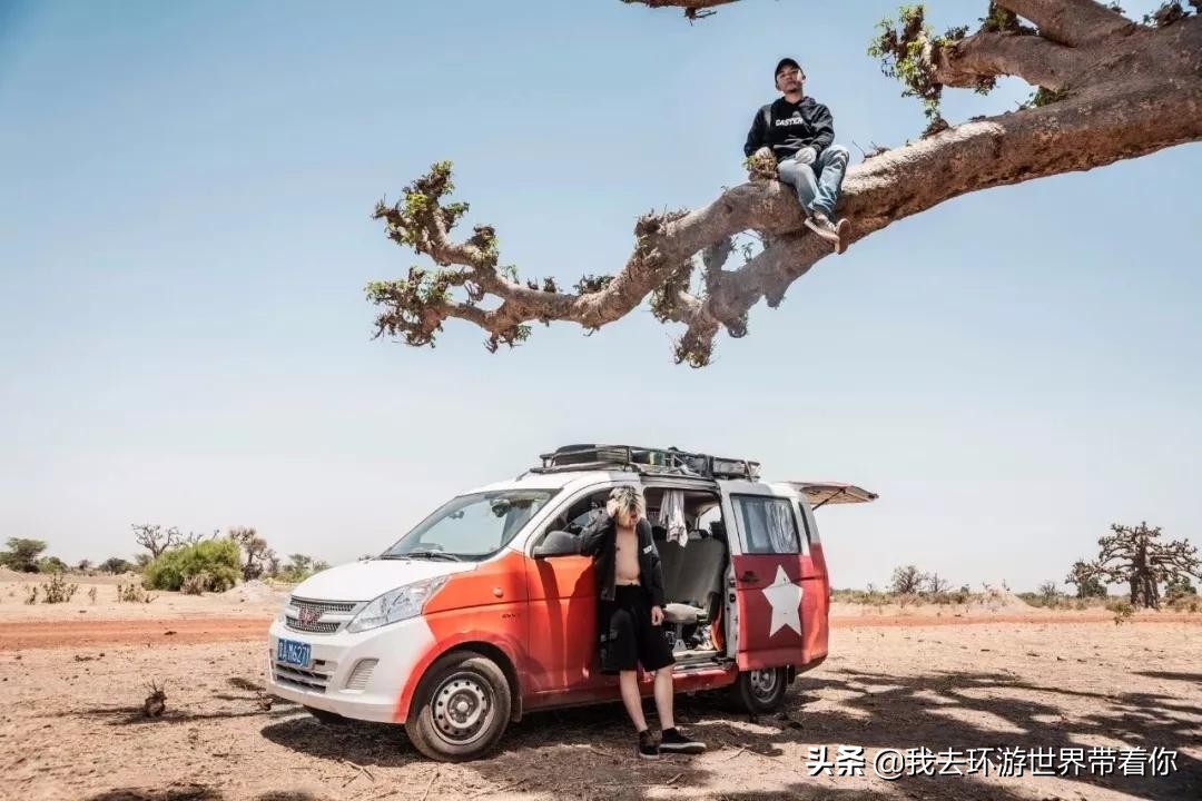 三个人一辆面包车环游世界,3个小伙开面包车