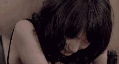 周冬雨谈父母哭了,周冬雨少年的你落泪