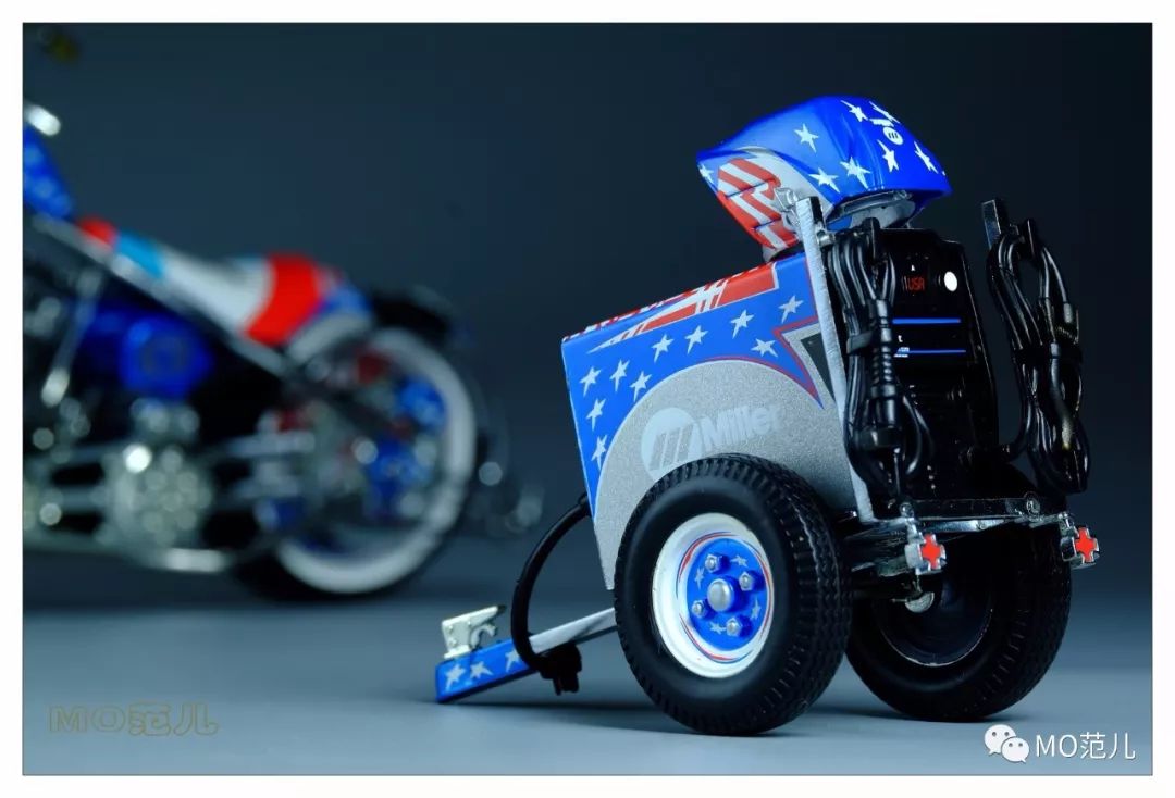 想试试用蓝色“焊”住你的眼睛是什么感受吗？